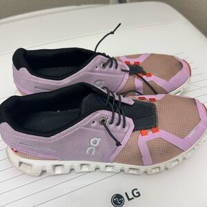 OnCloud all day wear casual tennis shoes